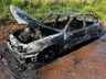 Veiculo é destruído por incêndio no interior de Bandeirante