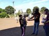 Grupo de voluntários realiza entrega de cestas de páscoa