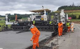 Aplicação do concreto avança na BR-163, em São José do Cedro; assista