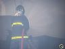 Bombeiros trabalham no rescaldo do incêndio no Super Vipi Center