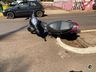 Mulher fica ferida em acidente de moto e bicicleta no centro