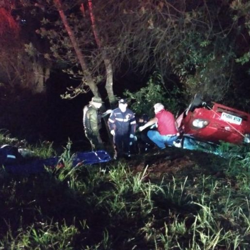 Veículo de São Miguel do Oeste se envolve em grave acidente no Paraná