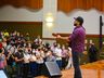 Mais de 800 pessoas prestigiam palestra com cantor e empresário Sorocaba 