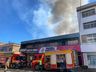 Incêndio se alastra e atinge duas empresas no centro de SMO