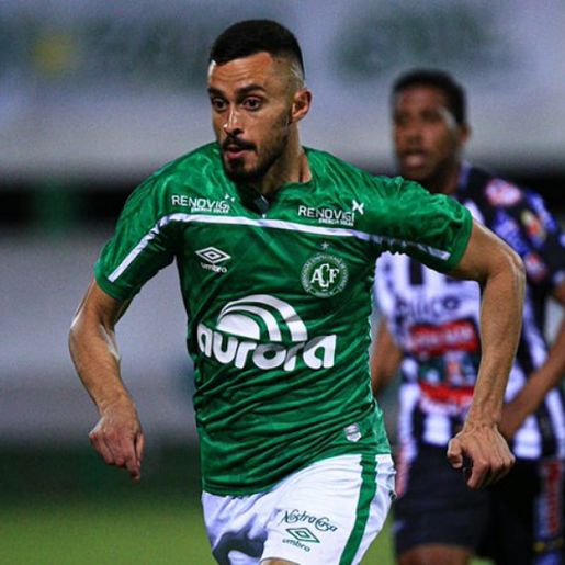 Chape vence mais uma e permanece na liderança da Serie B 
