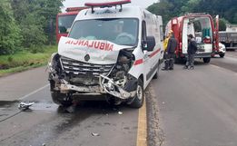 Ambulância de empresa de Descanso se envolve em acidente na BR 282