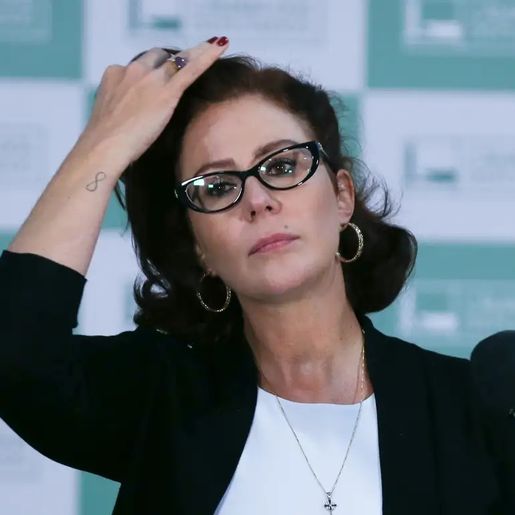 Interpol inclui Carla Zambelli na lista de procurados a pedido da Polícia Federal