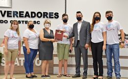 Câmara aprova projetos sobre prioridade no atendimento a autistas e combate ao bullying