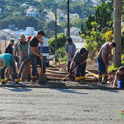Prefeito anuncia conclusão de obras de pavimentação em São João do Oeste 