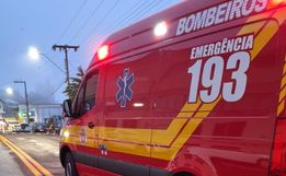 Homem fica ferido em colisão entre carro e moto em Itapiranga 