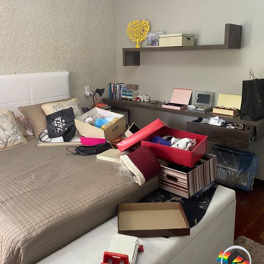 VÍDEOS: Criminosos arrombam casa e levam dinheiro, joias e roupas em SMOeste 