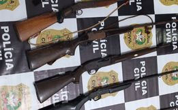 Armas de fogo são apreendidas e homem é preso em flagrante no Oeste
