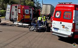 Motociclista fica ferido em colisão entre moto e caminhão no centro de SMO