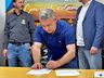 Prefeito de SMO entrega ordens de serviço para obras no município