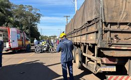 Motociclista fica gravemente ferido em colisão com caminhão em SMOeste
