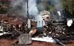 Pai e filho morrem queimados em incêndio de residências