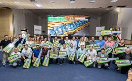 Governo de SC entrega 30 novos ônibus escolares e anuncia 100 veículos 