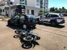 Colisão entre carro e moto deixa jovem ferida no centro de SMO