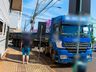 Carreta derruba poste de energia elétrica e interrompe fornecimento em parte de SMOeste 