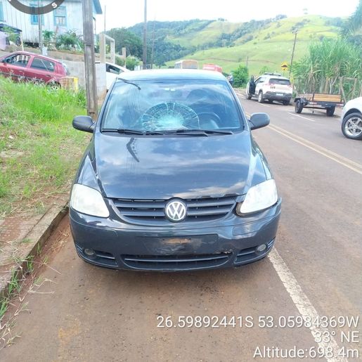 Homem fica ferido em acidente entre mobilete e carro 
