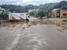 Chuva forte acompanhada de granizo e ventos alaga ruas e causa transtornos em SC