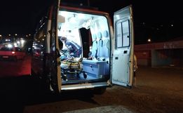 Duas mulheres são atropeladas e tem moto arrastada por carro