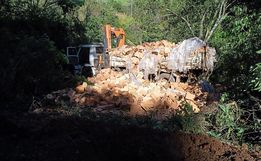 Caroneiro sofre ferimentos em acidente com caminhão no interior de Itapiranga