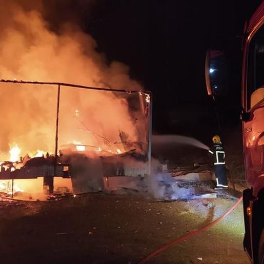 Residência é completamente destruída por incêndio no PR