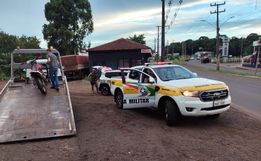 Homem flagrado com moto furtada recusa bafômetro, ameaça policiais e acaba preso