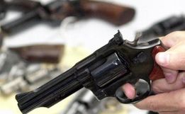 Suspeito de atirar contra homem após baile se apresenta à polícia