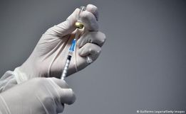 Vacinas da Pfizer e AstraZeneca são efetivas contra variante indiana após 2 doses