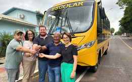 Iporã do Oeste adquire novo ônibus para transporte escolar