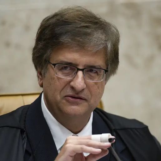 PGR é contra pedido de Bolsonaro para tirar Dino e Zanin de julgamento