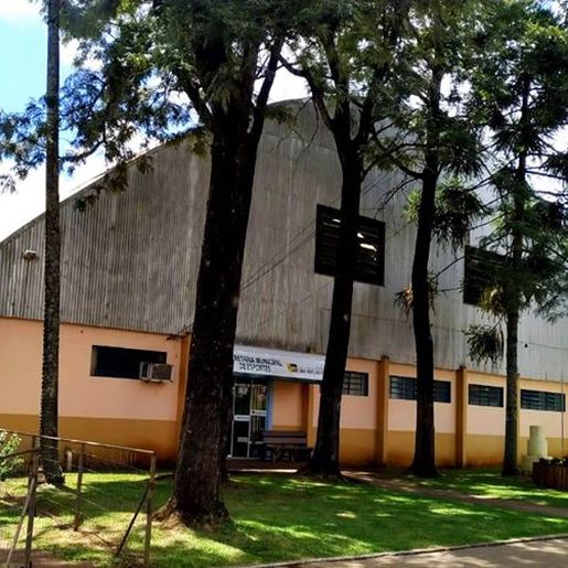 Campanha realiza 'Dia D' para receber roupas e alimentos