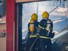 Bombeiros trabalham no rescaldo do incêndio no Super Vipi Center