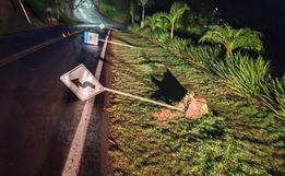 Placas de trânsito e lixeiras são danificadas no interior de Itapiranga