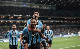Grêmio vence o Vasco e se afasta da briga contra o Z-4 no Brasileirão