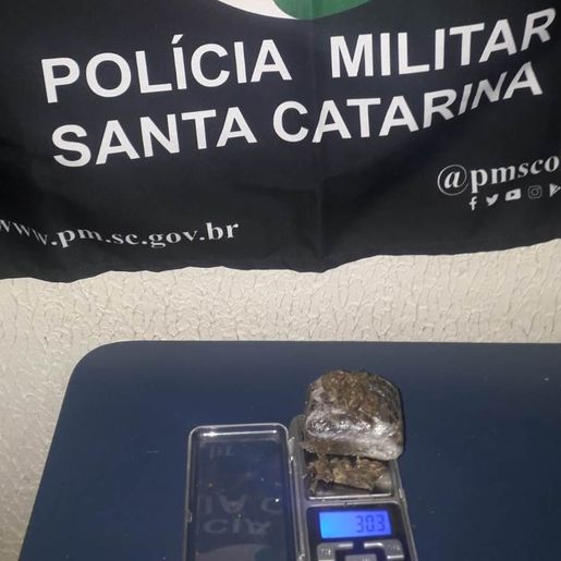 Torrões de maconha são apreendidos em posse de adolescente de 15 anos