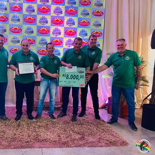 JBS de Itapiranga registra bons números na avicultura com premiação a produtores