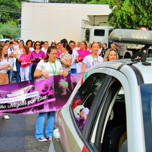 SMO: Caminhada alusiva ao fim da violência contra a mulher reúne cerca de 80 pessoas 