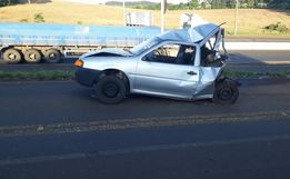 Acidente entre três veículos deixa motorista ferido