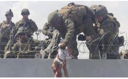 'Terá vida melhor', diz militar que acolheu bebê resgatada em Cabul