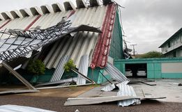 Temporal arranca telhado da Secretaria de Assistência Social em São Miguel do Oeste 