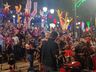 Grande público acompanha o acionamento das luzes de Natal na praça de São João do Oeste