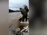 Vídeos mostram pesca proibida no Rio Uruguai no Salto do Yucumã