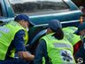 VÍDEO: condutor embriagado bate em três carros estacionados e em residência 