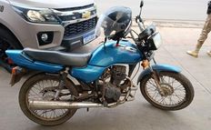 Adolescente é flagrado pilotando moto furtada no centro de SMO 