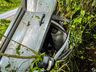 Carro ‘abraça’ árvore em saída de pista na BR-282 entre SMO e Maravilha