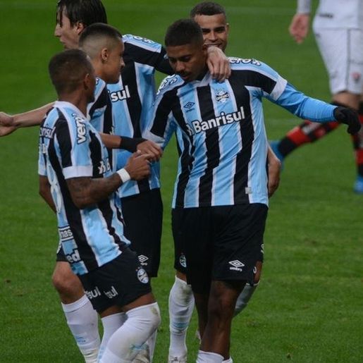 Grêmio volta a bater o Vitória e está nas quartas de final da Copa do Brasil