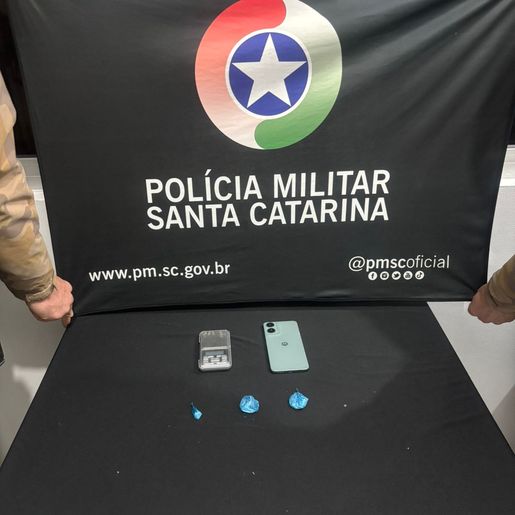 Jovem é preso com cocaína e balança de precisão em ação da PM em SMO 